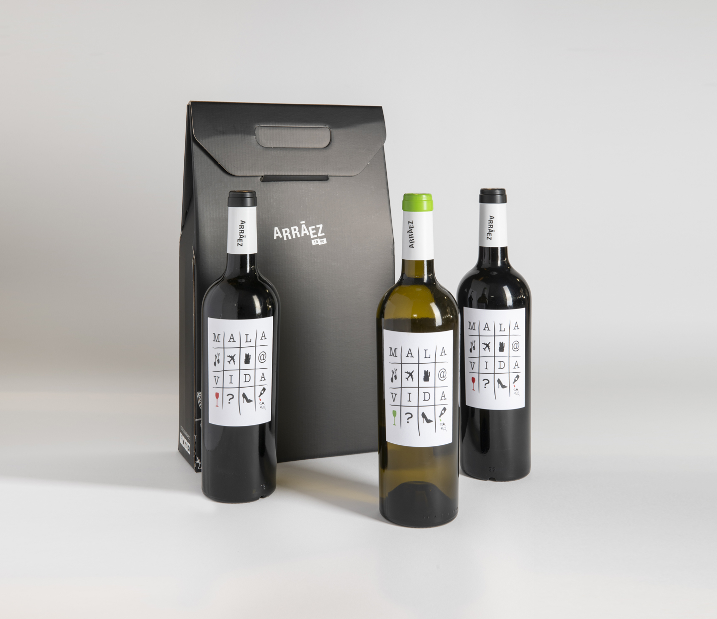 Lote Navideño Nº 107 con Mala Vida Tinto y Blanco en estuche Arraez de 3 botellas