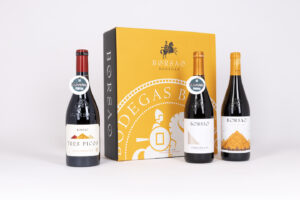 Lote Navideño Nº 114 con Garnacha Alta, Tres Picos y Borsao Selección en estuche oficial de 3 botellas
