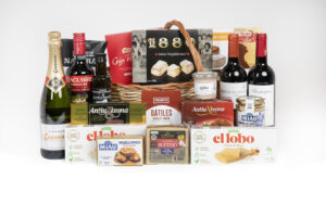 lote navideño 26 cesta mimbre gourmet