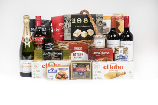 lote navideño 26 cesta mimbre gourmet